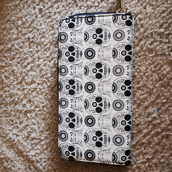 Loungefly Wallet New without tags - Picture 2 of 6